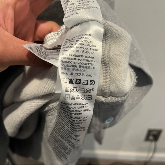 Men's Regular Fit Batwing Graphic Logo Hoodie - Picture 3 of 6